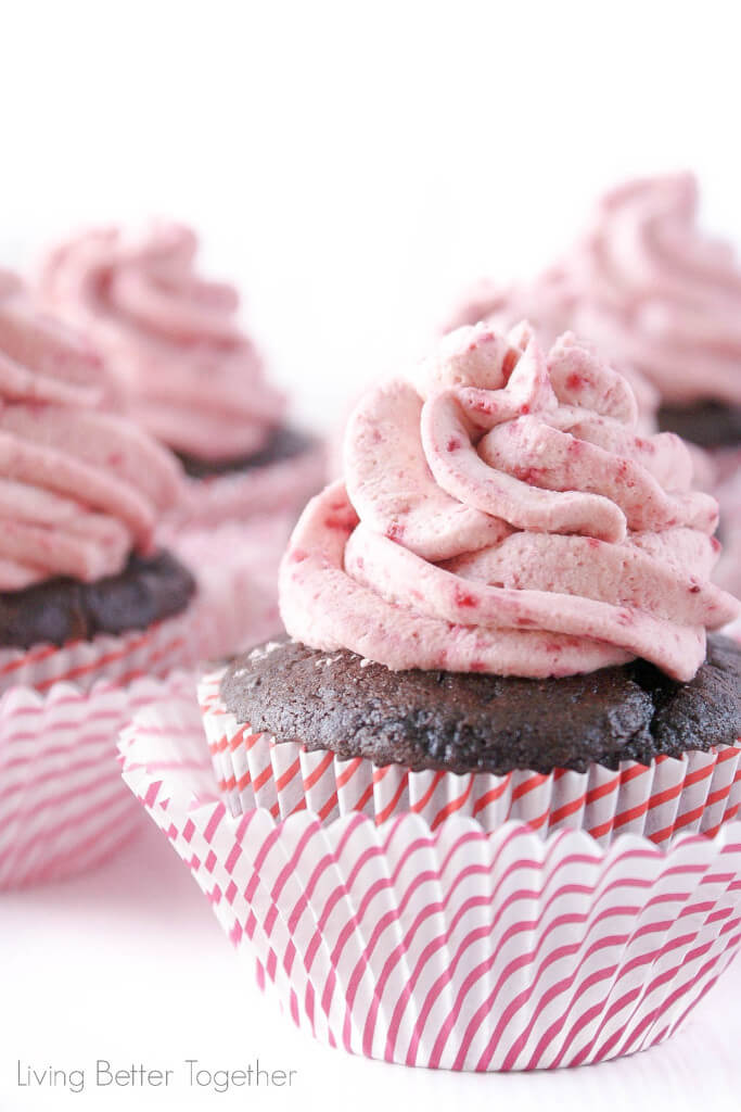 Dark Chocolate Cupcakes With Raspberry Vanilla Creme | Sugar & Soul