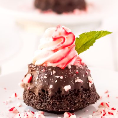 https://www.sugarandsoul.co/wp-content/uploads/2014/11/mini-peppermint-chocolate-cakes-recipe-1-2-400x400.jpg