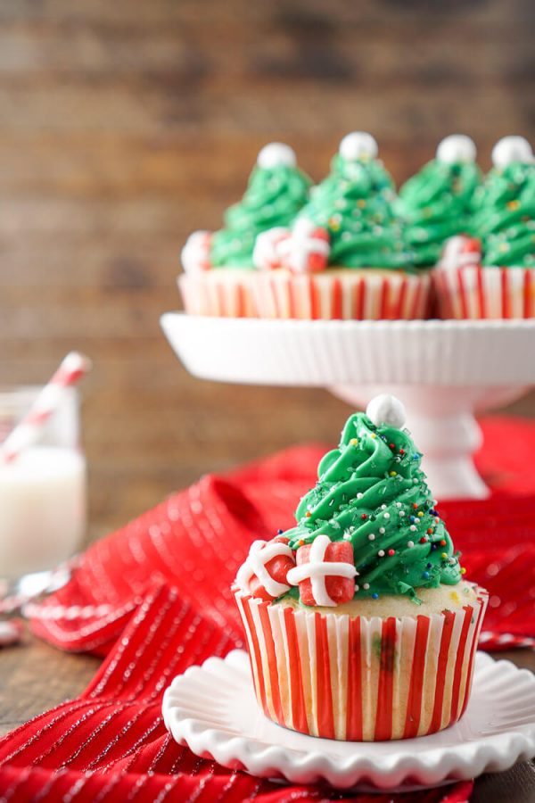 Easy Christmas Tree Cupcakes - Sugar and Soul