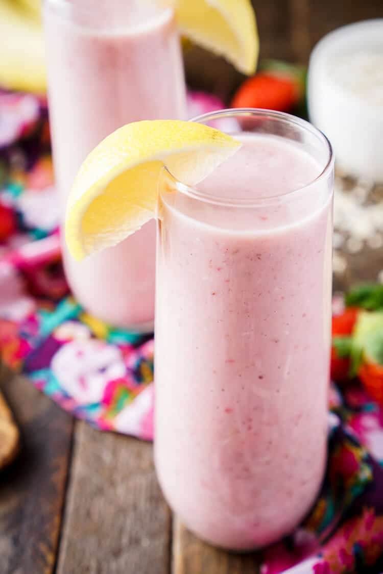 https://www.sugarandsoul.co/wp-content/uploads/2015/12/strawberry-banana-lemon-smoothie-recipe-5-of-8.jpg