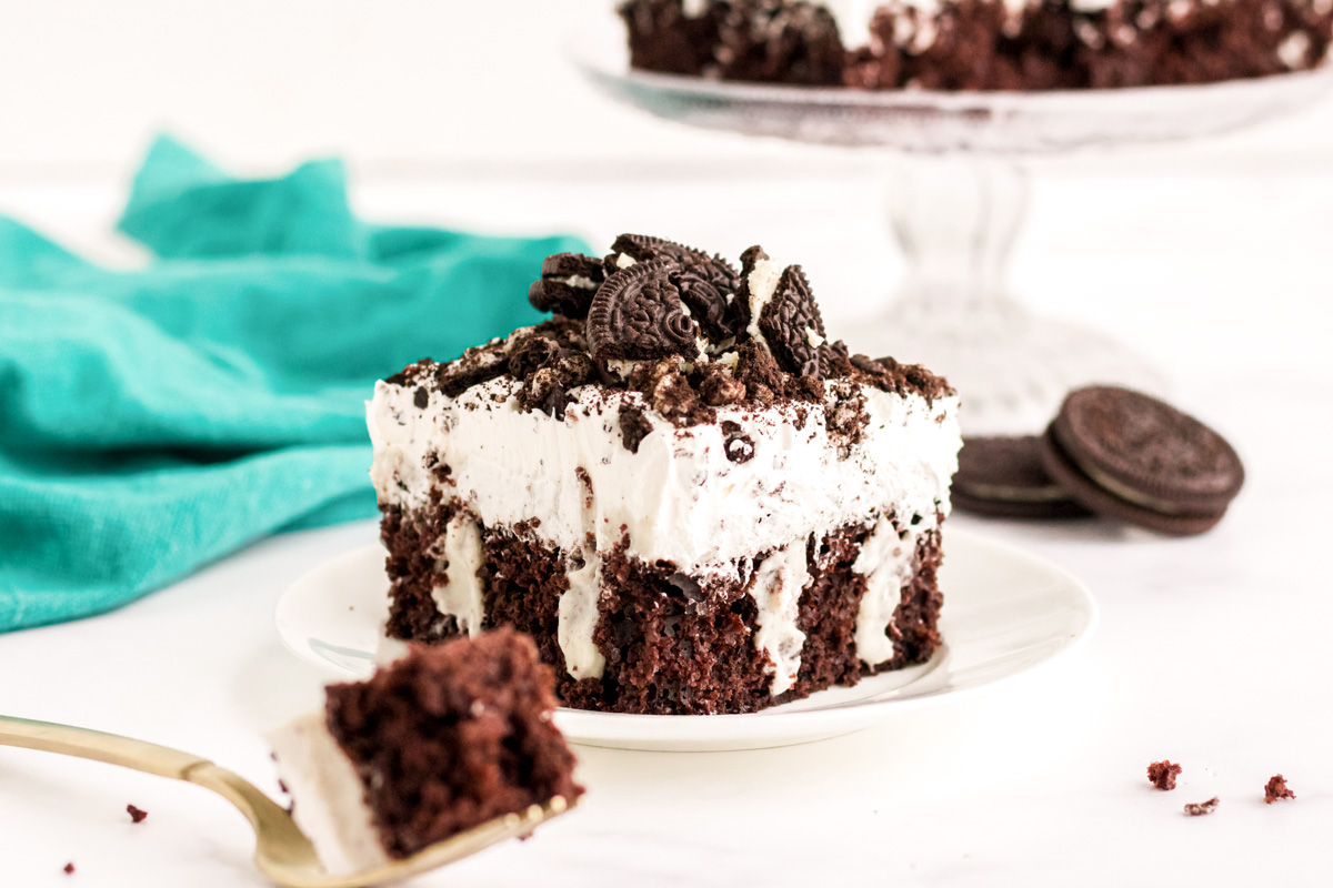 Easy Oreo Poke Cake Recipe - Sugar and Soul