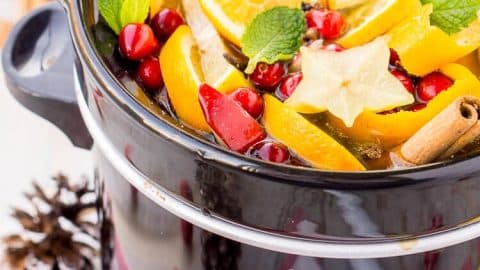 https://www.sugarandsoul.co/wp-content/uploads/2016/11/diy-holiday-crock-pot-potpourri-16-480x270.jpg