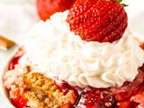 Easy strawberry upside down cake - Momcrieff
