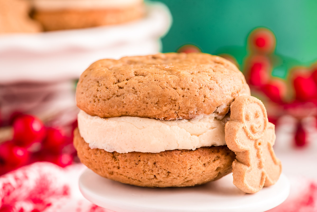 Gingerbread Whoopie Pies With Brown Sugar Filling - Sugar and Soul