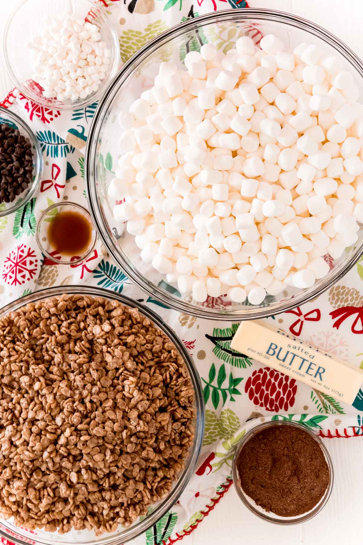 Ingredients to make hot chocolate rice krispie treats.