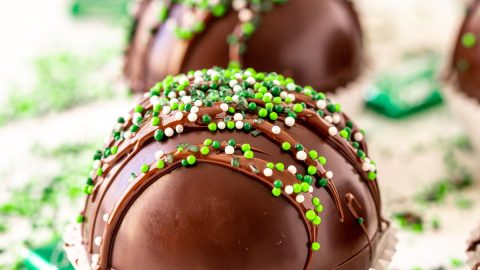 https://www.sugarandsoul.co/wp-content/uploads/2021/03/mint-hot-chocolate-bombs-recipe-3-480x270.jpg