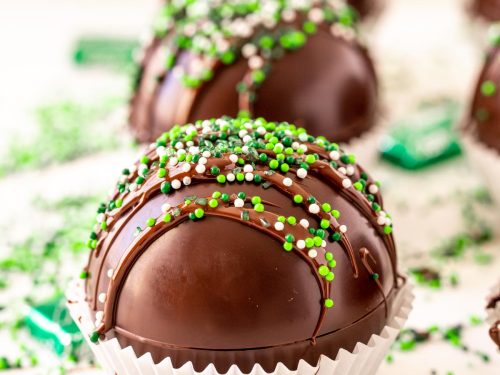 https://www.sugarandsoul.co/wp-content/uploads/2021/03/mint-hot-chocolate-bombs-recipe-3-500x375.jpg