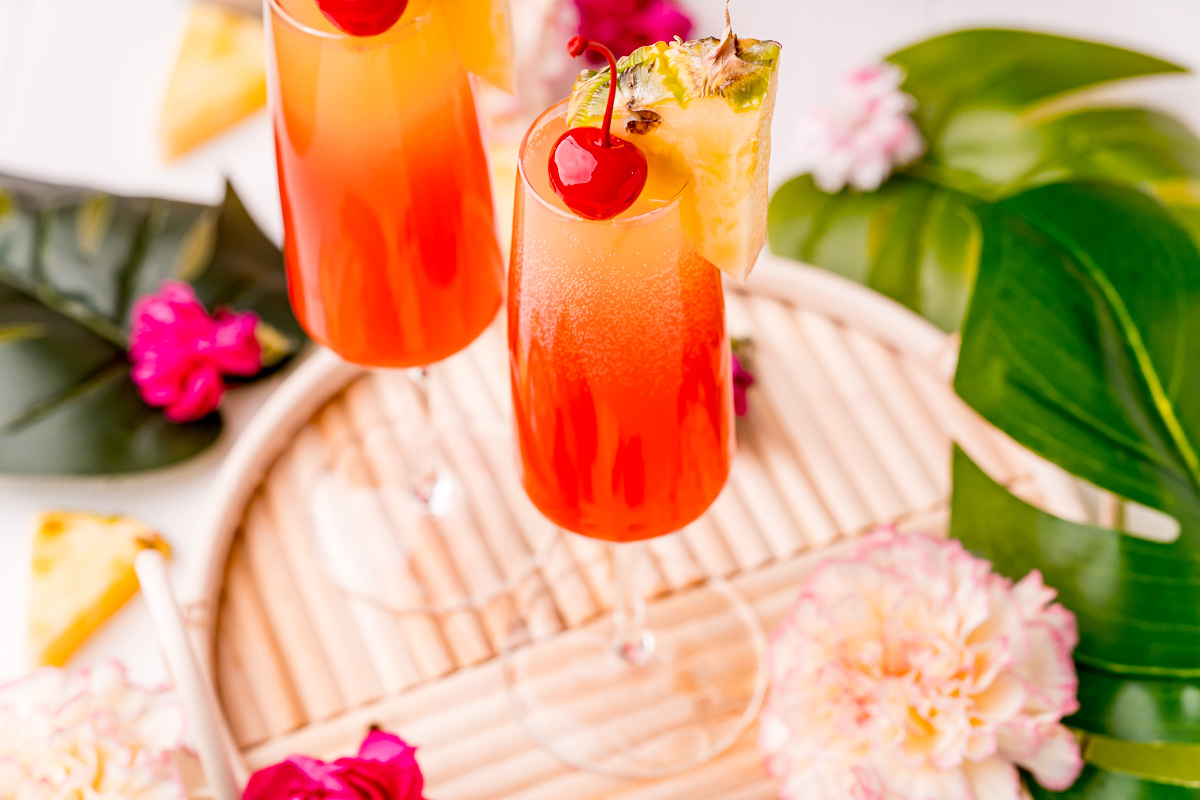 https://www.sugarandsoul.co/wp-content/uploads/2021/04/tiktok-hawaiian-mimosa-recipe-15.jpg