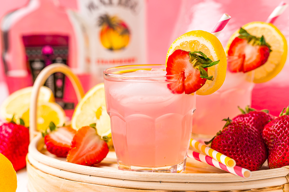 https://www.sugarandsoul.co/wp-content/uploads/2021/06/strawberry-lemonade-cocktail-7.jpg