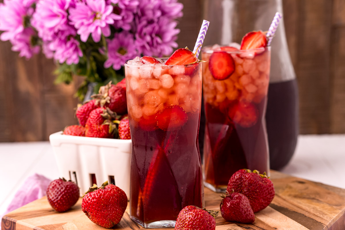 https://www.sugarandsoul.co/wp-content/uploads/2021/06/strawberry-sweet-tea-recipe-13.jpg