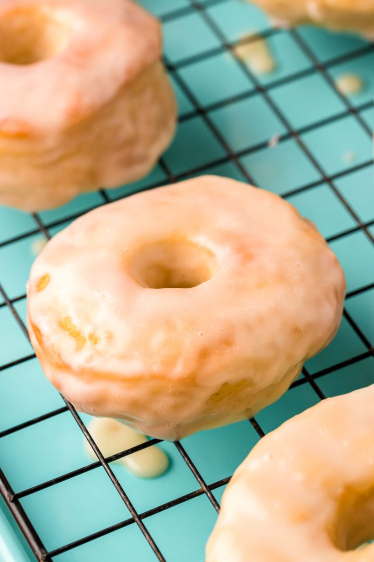 https://www.sugarandsoul.co/wp-content/uploads/2022/01/air-fryer-donuts-from-scratch-recipe-18-750x1125.jpg