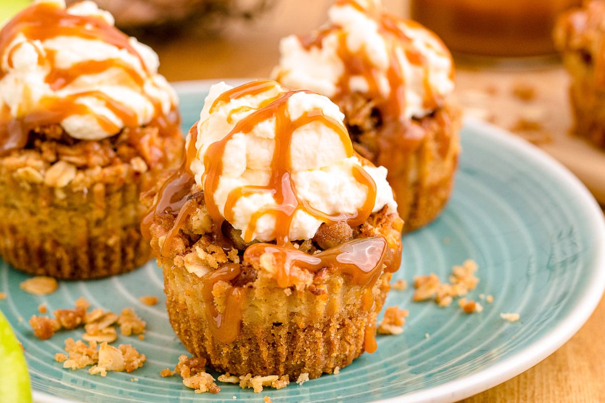 Caramel Apple Mini Cheesecakes {with Streusel Topping} - Cooking