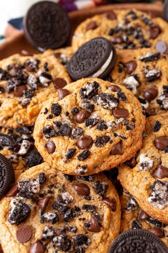 Oreo Pumpkin Chocolate Chip Cookies - Sugar and Soul