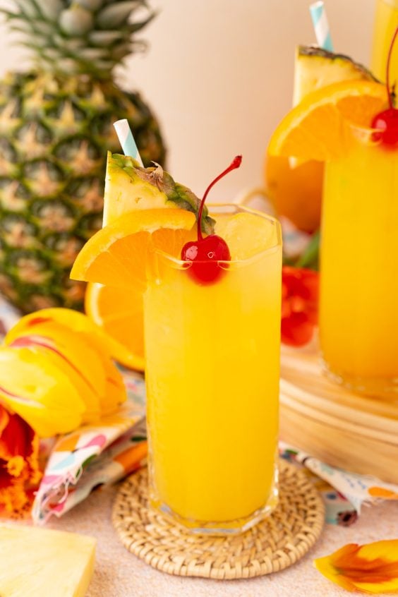 Easy Pineapple Punch Recipe Nonalcoholic Sugar Soul   Pineapple Punch 7 564x846 