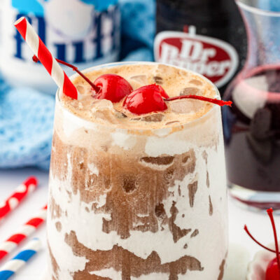 Close up of a glass os fluffy soda.